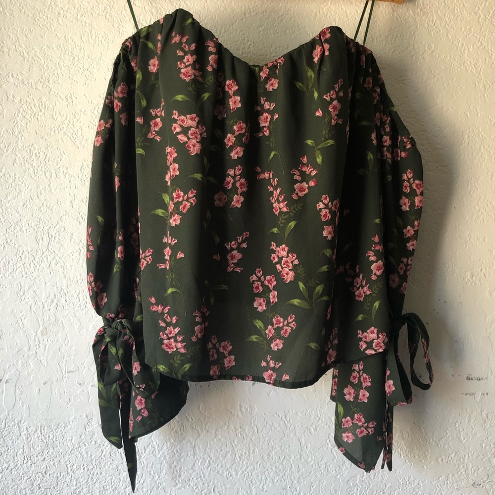 ✨SALE 20% OFF✨Floral off shoulder top